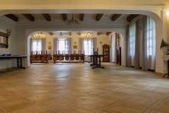 dworek ze zdjęć samochodów na ślub wnętrze