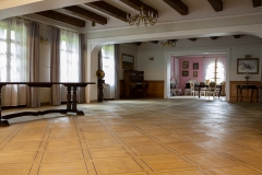 dworek ze zdjęć samochodów na ślub wnętrze